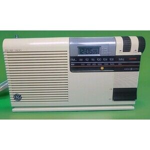 General Electric Portable FM/AM Vintage Radio Model No. 7-4208B AC DC